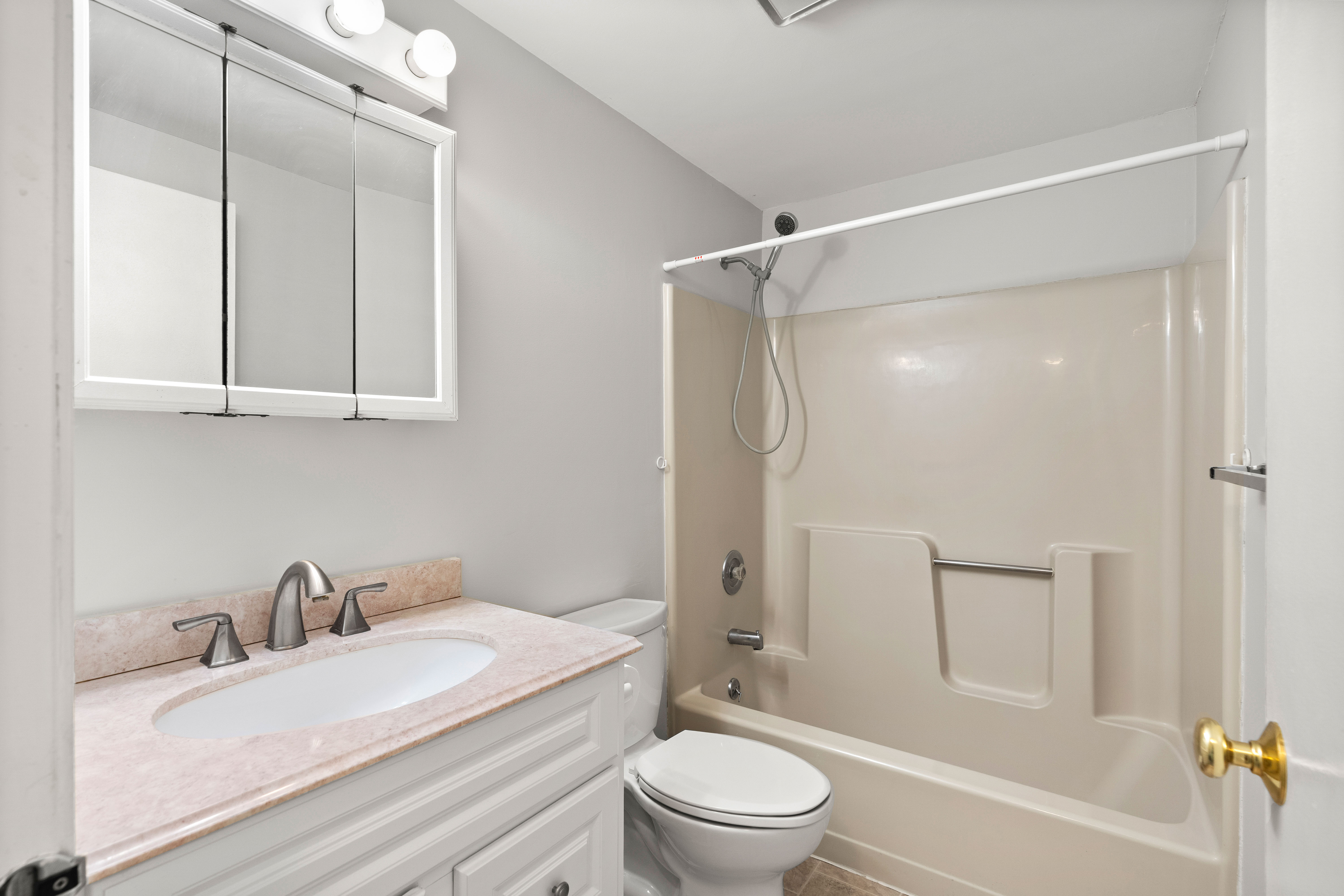  910 White Cedar Boulevard, Portsmouth, NH 03801 - 物件實景