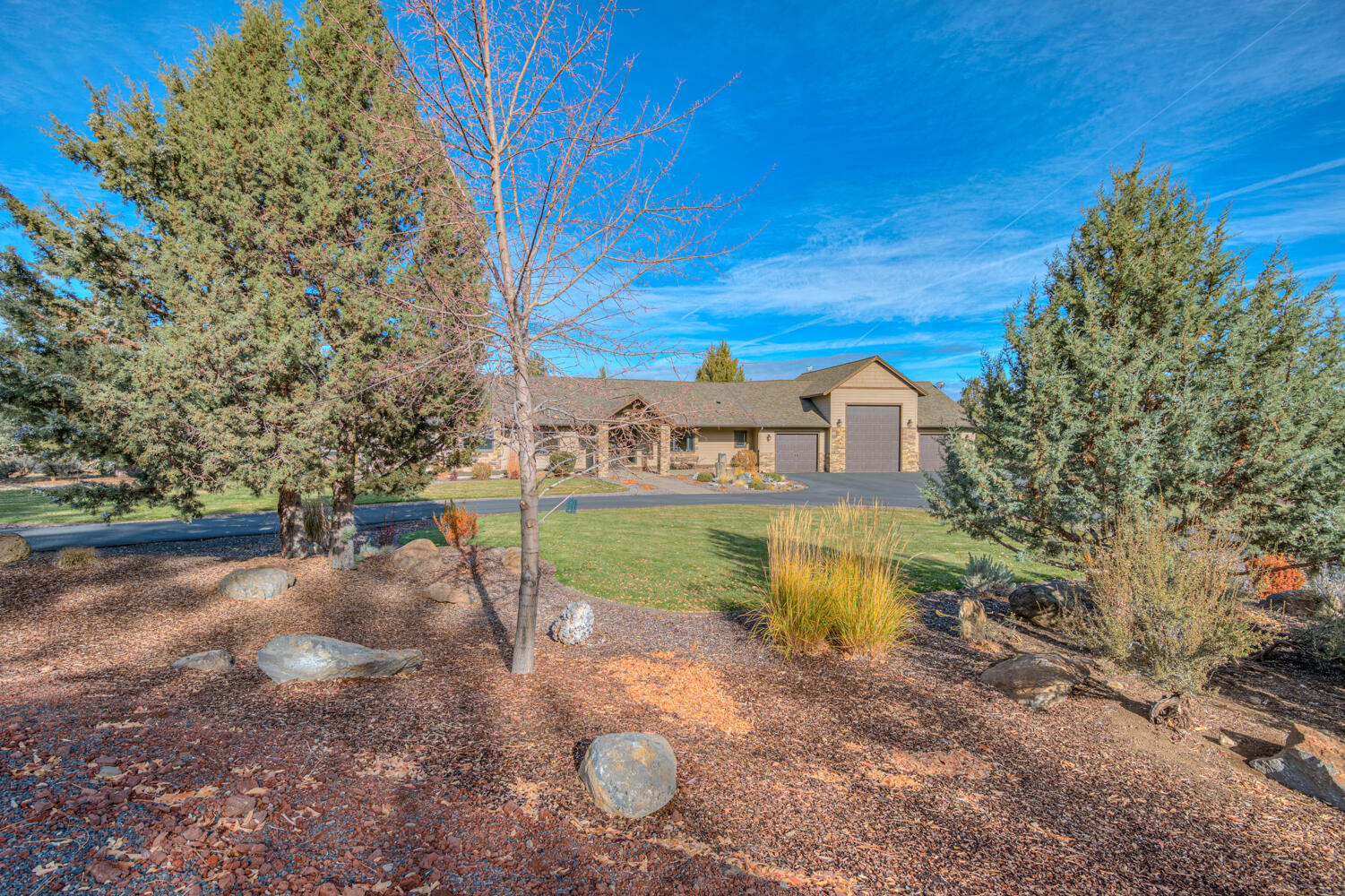 Bend, Oregon, 97703, United States, 3 Bedrooms Bedrooms, ,3 BathroomsBathrooms,Residential,For Sale,1984485