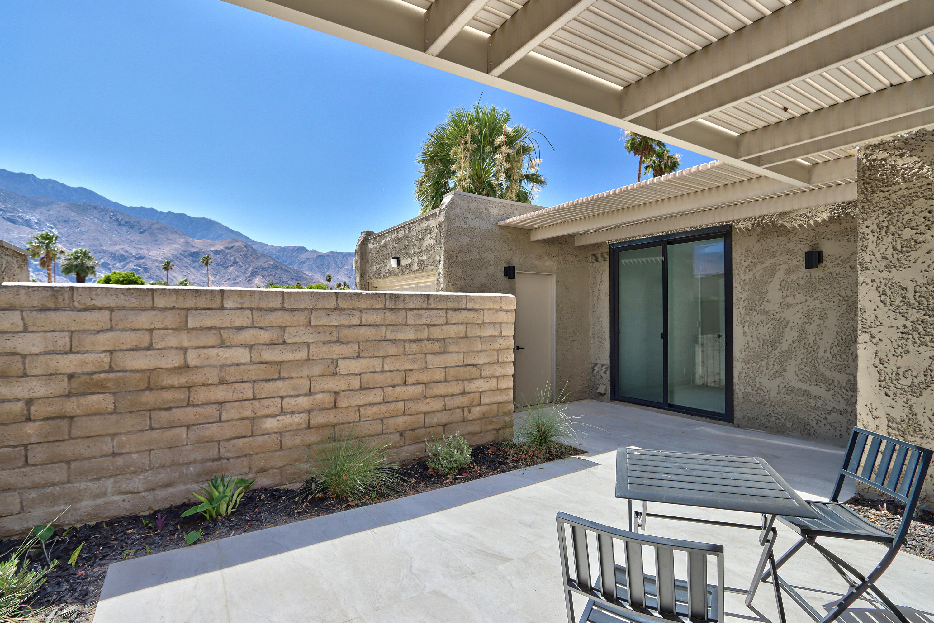 Palm Springs, California, 92262, United States, 2 Bedrooms Bedrooms, ,2 BathroomsBathrooms,Residential,For Sale,1890767