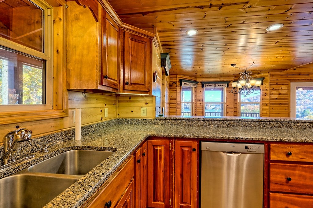 Young Harris, Georgia, 30582, United States, 4 Bedrooms Bedrooms, ,5 BathroomsBathrooms,Residential,For Sale,1987920