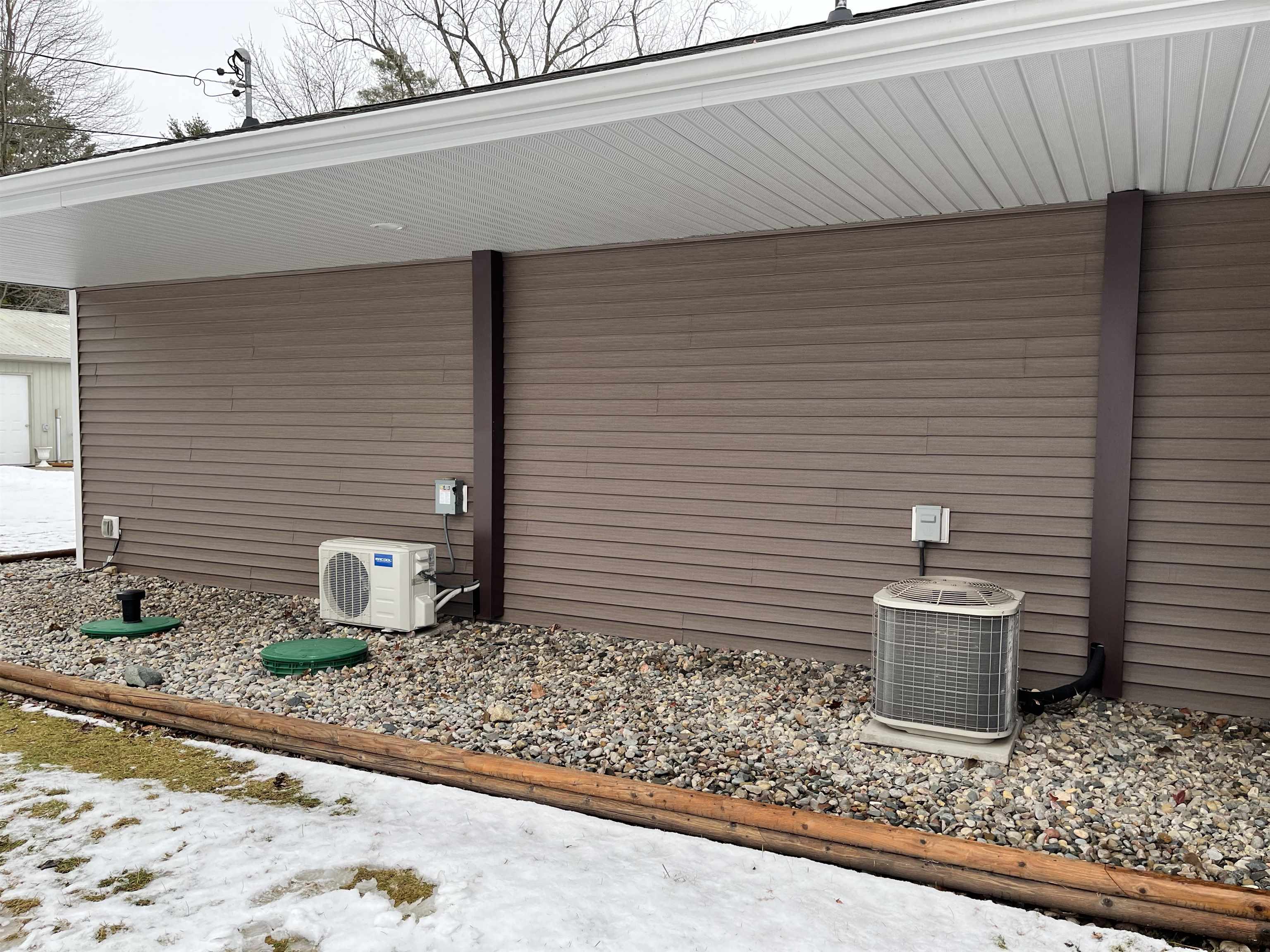 Beaverton, Michigan, 48612, United States, 3 Bedrooms Bedrooms, ,2 BathroomsBathrooms,Residential,For Sale,2008560