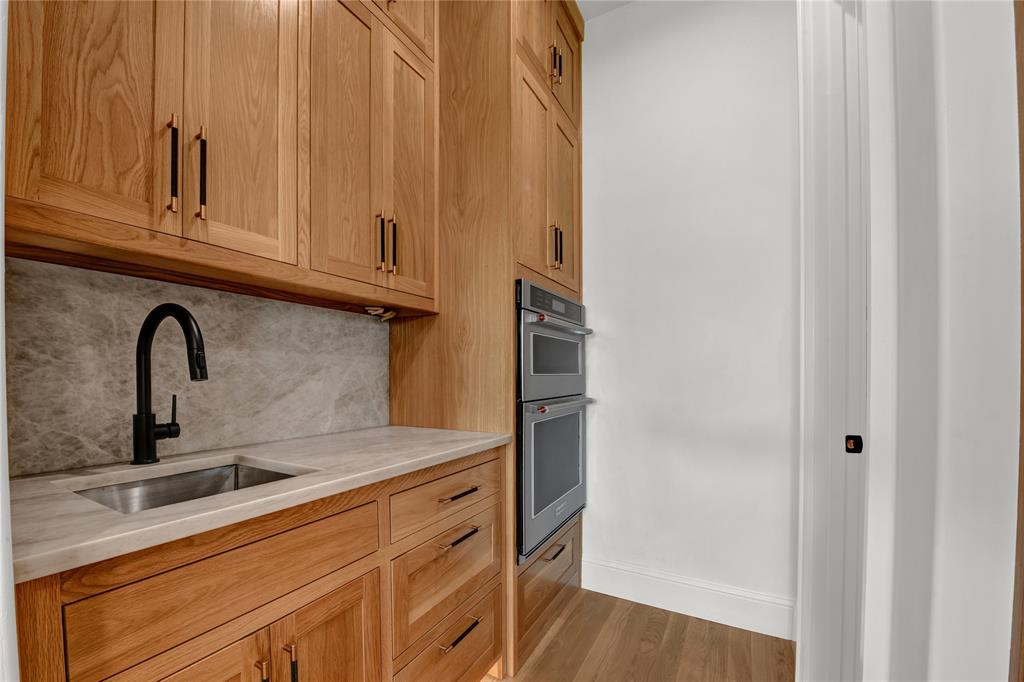 Weatherford, Texas, 76087, United States, 5 Bedrooms Bedrooms, ,6 BathroomsBathrooms,Residential,For Sale,1981061