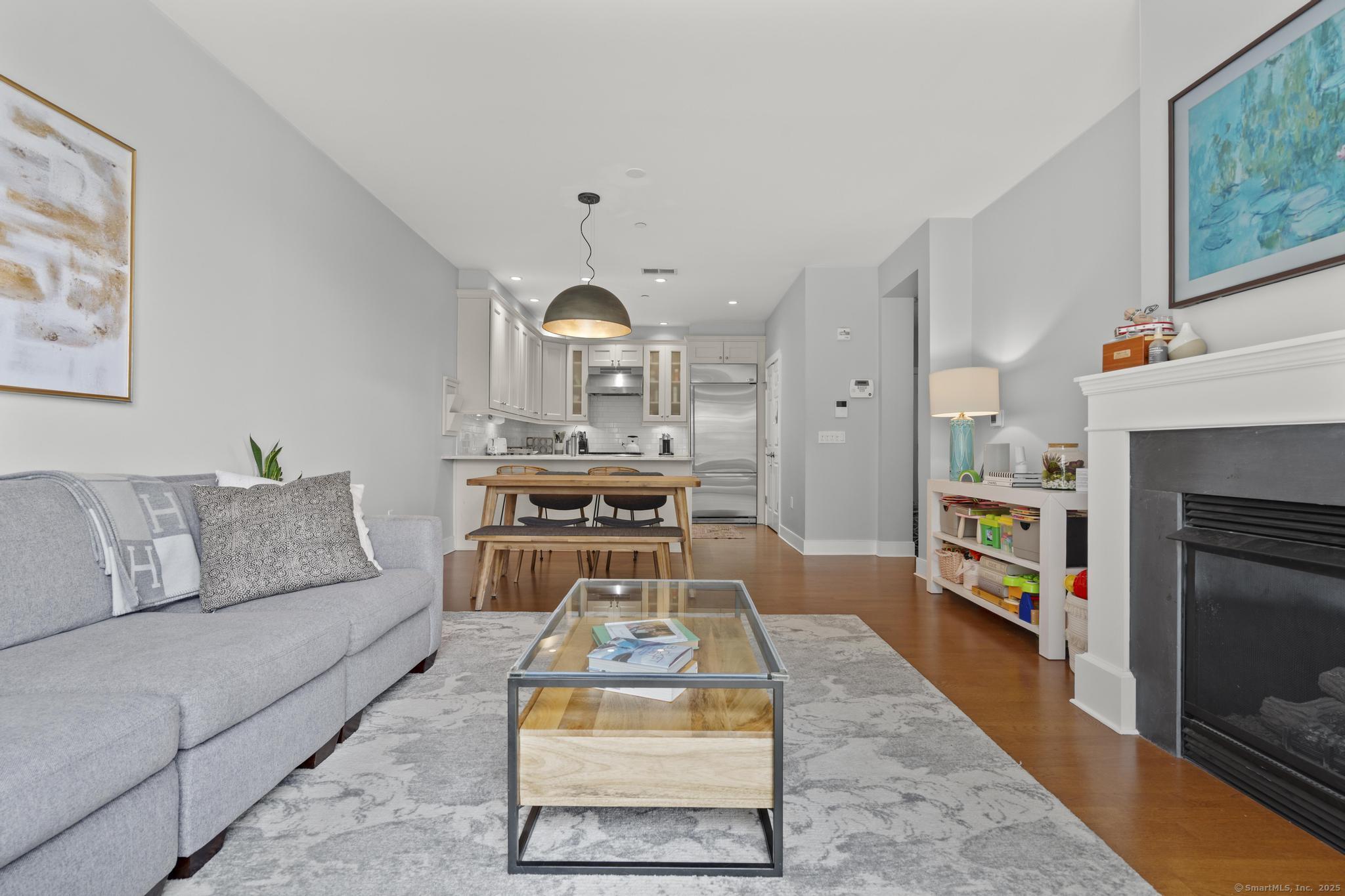 Stamford, Connecticut, 06902, United States, 2 Bedrooms Bedrooms, ,2 BathroomsBathrooms,Residential,For Sale,1917913