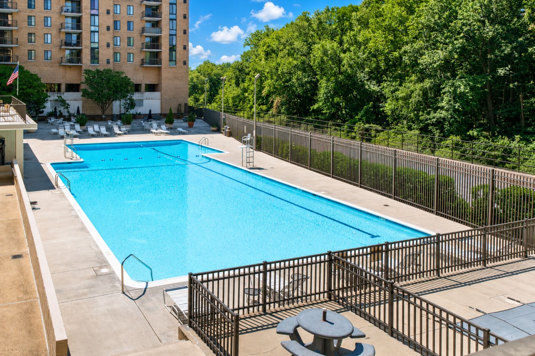  4600 S Four Mile Run Drive, Arlington, VA, 22204 - 物件實景