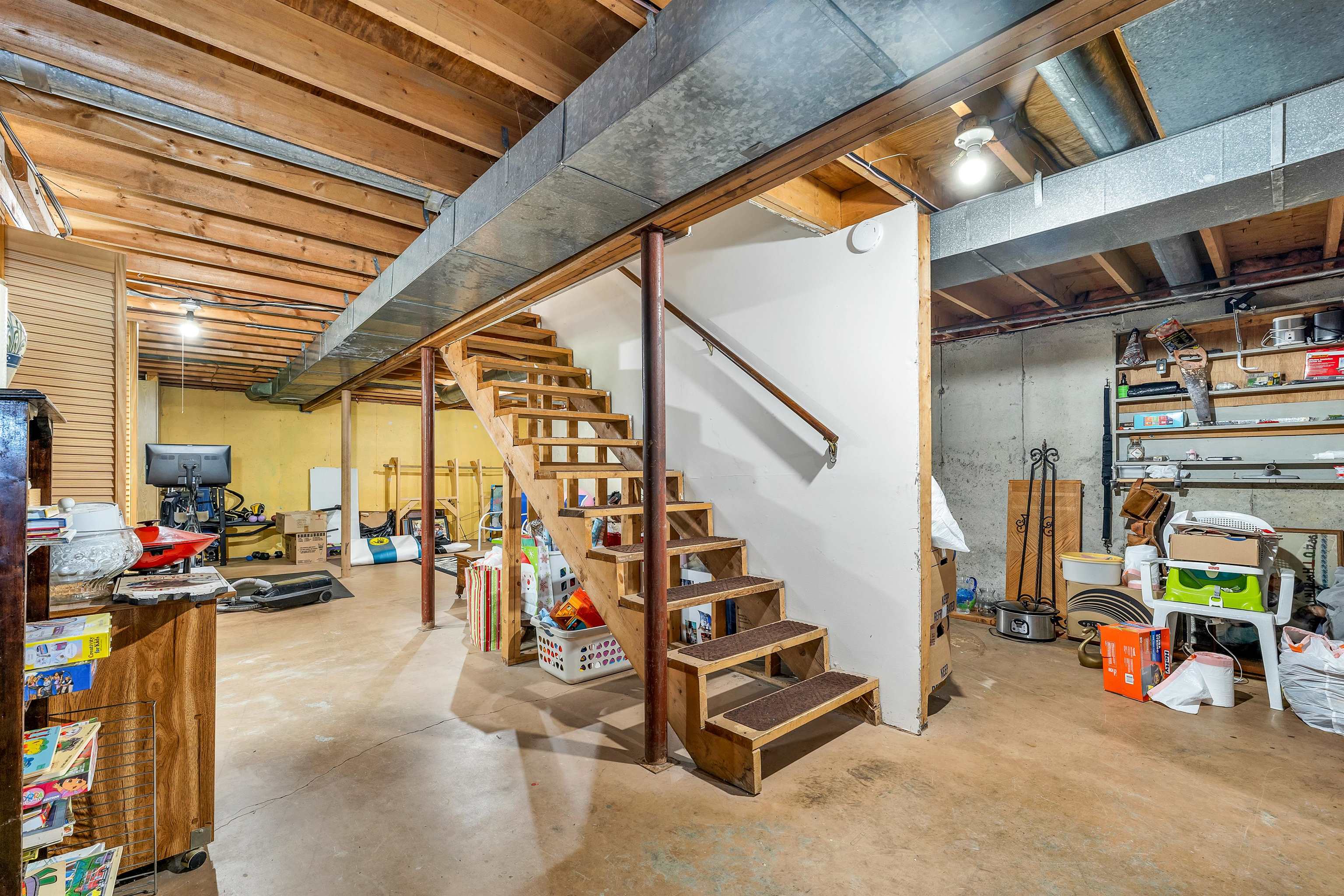 Gilford, New Hampshire, 03249, United States, 4 Bedrooms Bedrooms, ,2 BathroomsBathrooms,Residential,For Sale,1875649