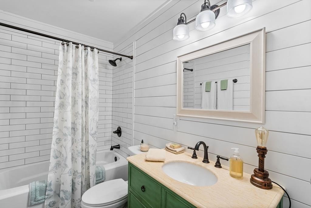 Murphy, North Carolina, 28906, United States, 2 Bedrooms Bedrooms, ,2 BathroomsBathrooms,Residential,For Sale,1976149