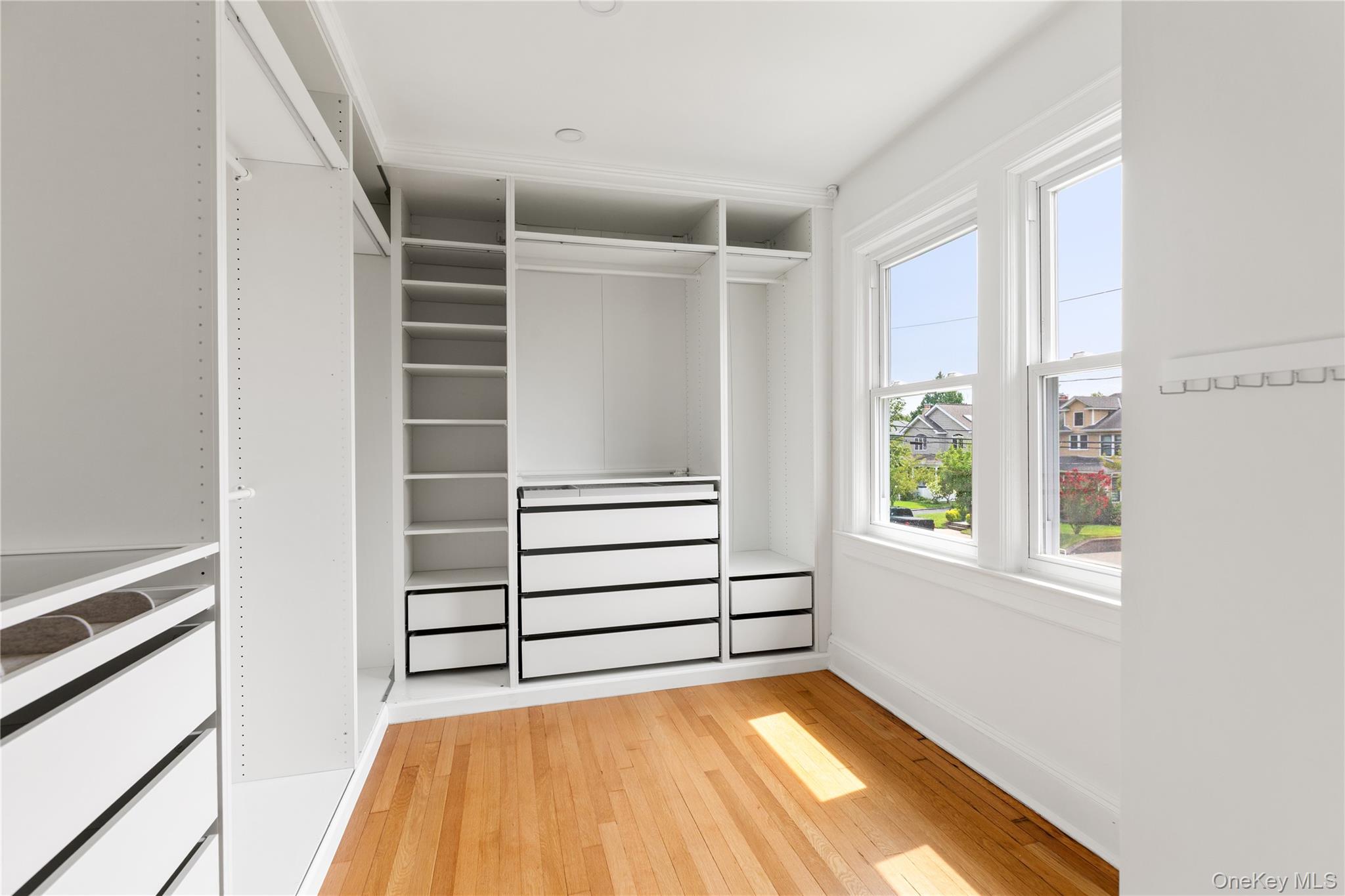  220 Pomander Road, Mineola, NY, 11501 - 物件實景