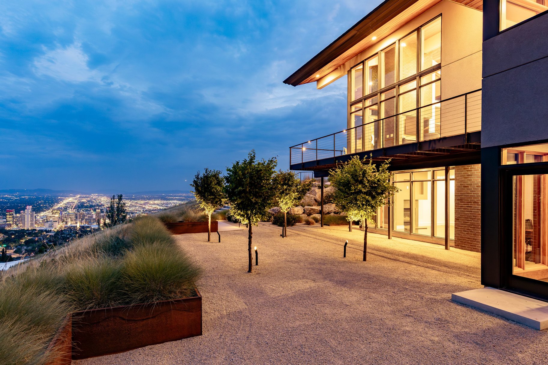  Stunning Contemporary Home with Commanding Views - 物件實景