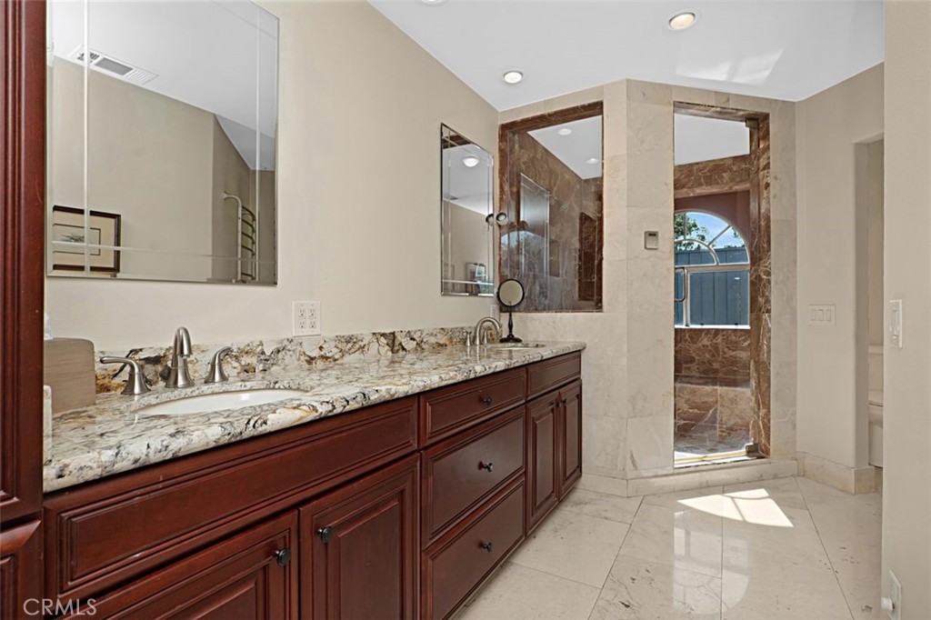 Long Beach, California, 90803, United States, 2 Bedrooms Bedrooms, ,3 BathroomsBathrooms,Residential,For Sale,1917947