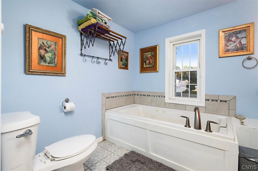 Beechwood Rd, New Hartford, NY 13413