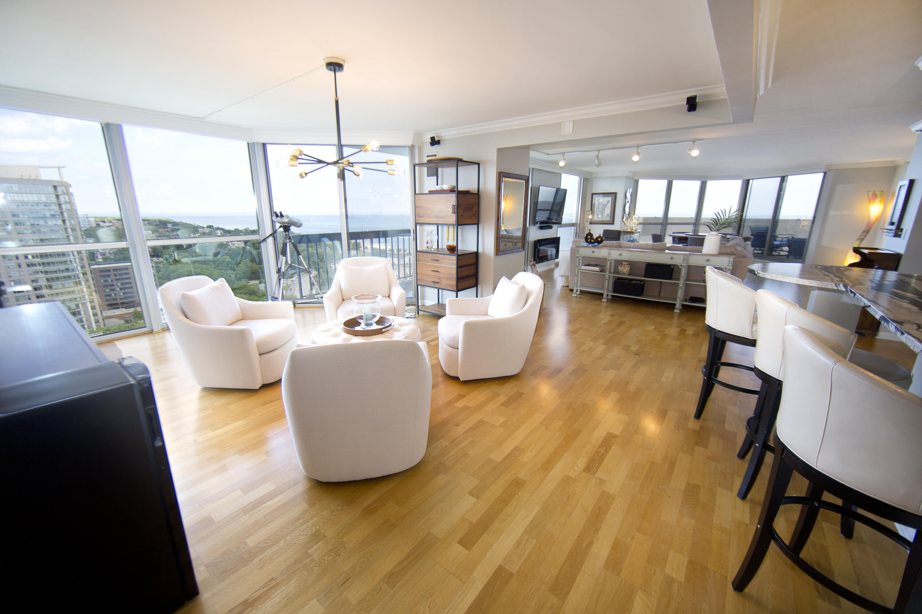 Milwaukee, Wisconsin, 53202, United States, 2 Bedrooms Bedrooms, ,3 BathroomsBathrooms,Residential,For Sale,1992022