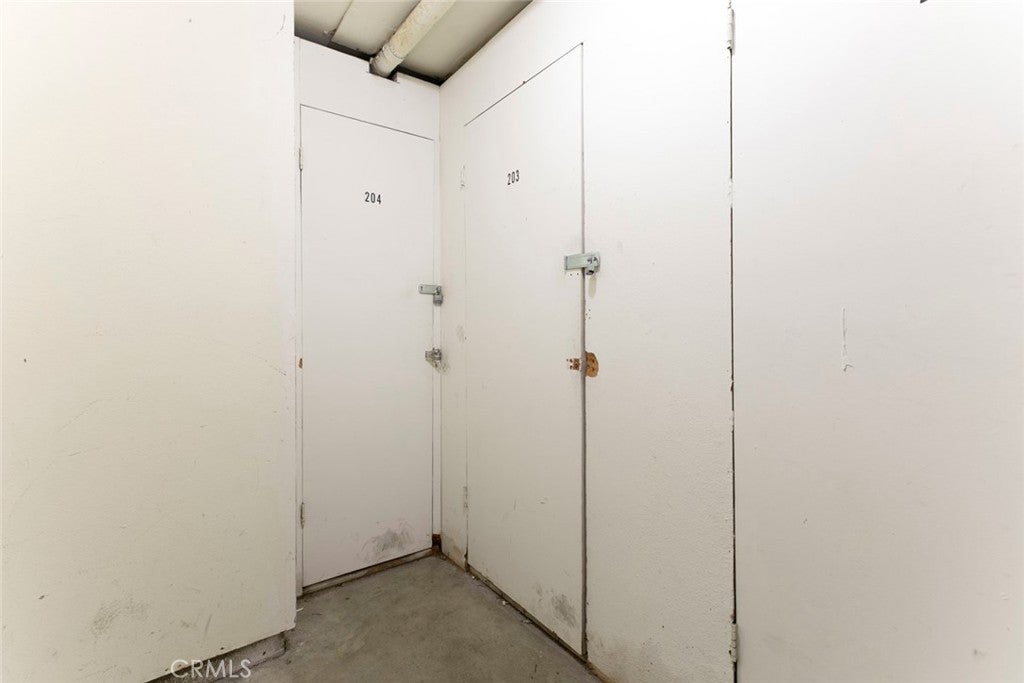 Van Nuys, California, 91411, United States, 2 Bedrooms Bedrooms, ,2 BathroomsBathrooms,Residential,For Sale,1954543