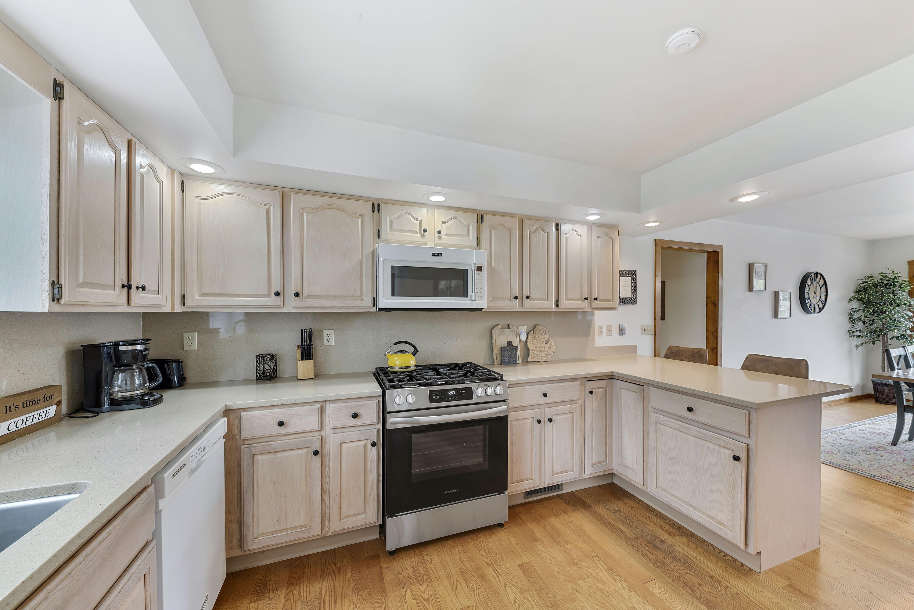 6981 Wil-O-Paw Road, Coloma, Michigan, 49038, United States, 4 Bedrooms Bedrooms, ,4 BathroomsBathrooms,Residential,For Sale,6981 Wil-O-Paw Road,1640501