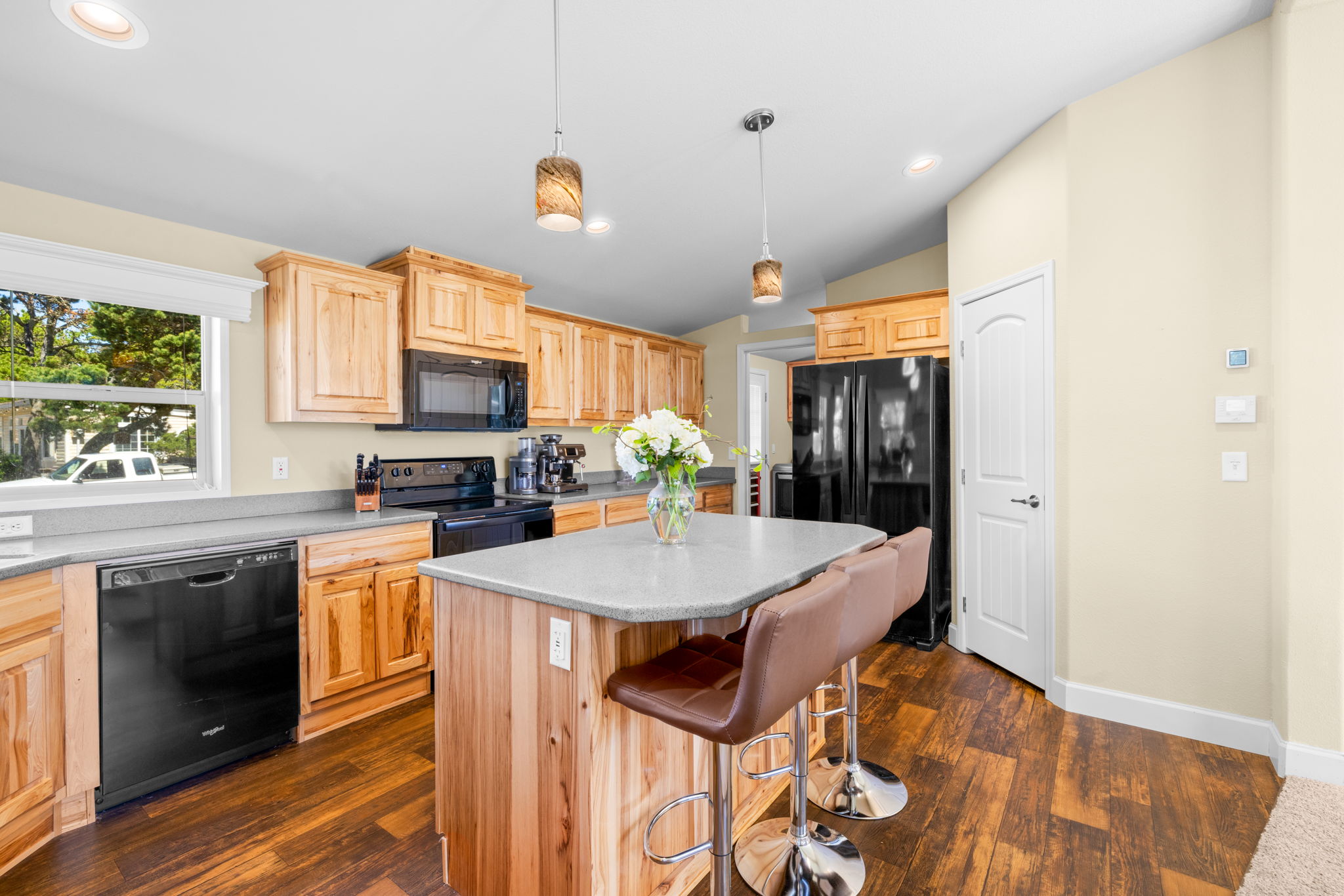 Cloverdale, Oregon, 97135, United States, 2 Bedrooms Bedrooms, ,2 BathroomsBathrooms,Residential,For Sale,1983657