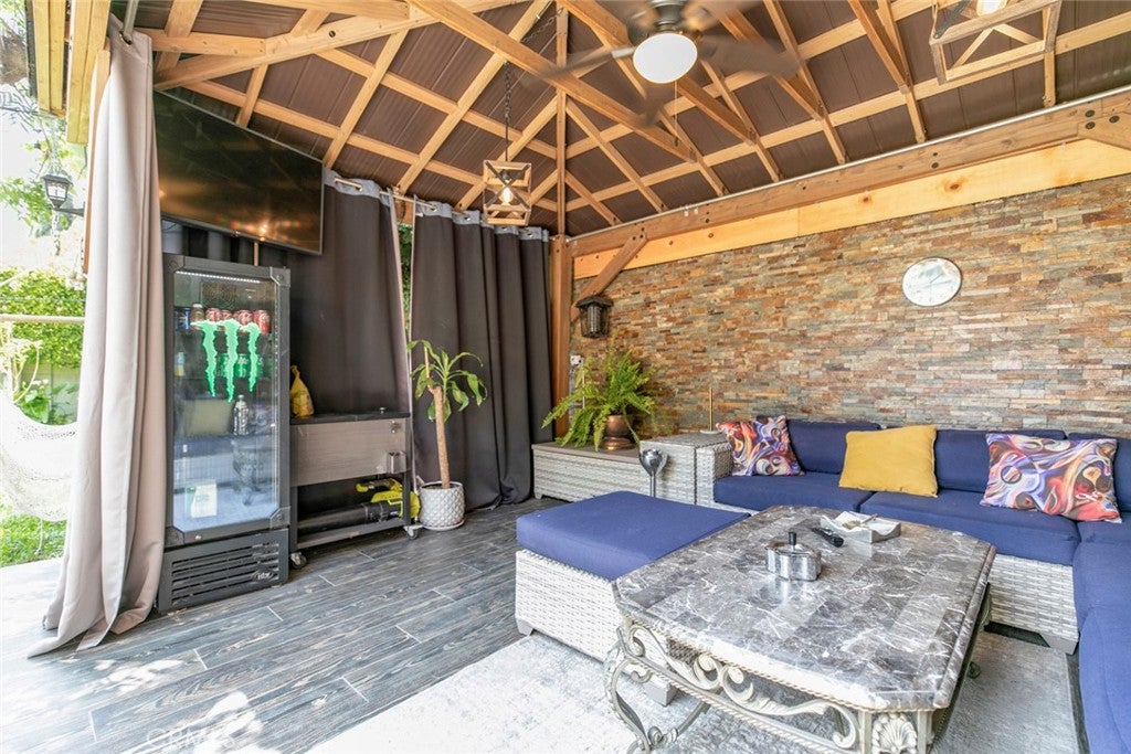 Van Nuys, California, 91406, United States, 3 Bedrooms Bedrooms, ,2 BathroomsBathrooms,Residential,For Sale,1940883