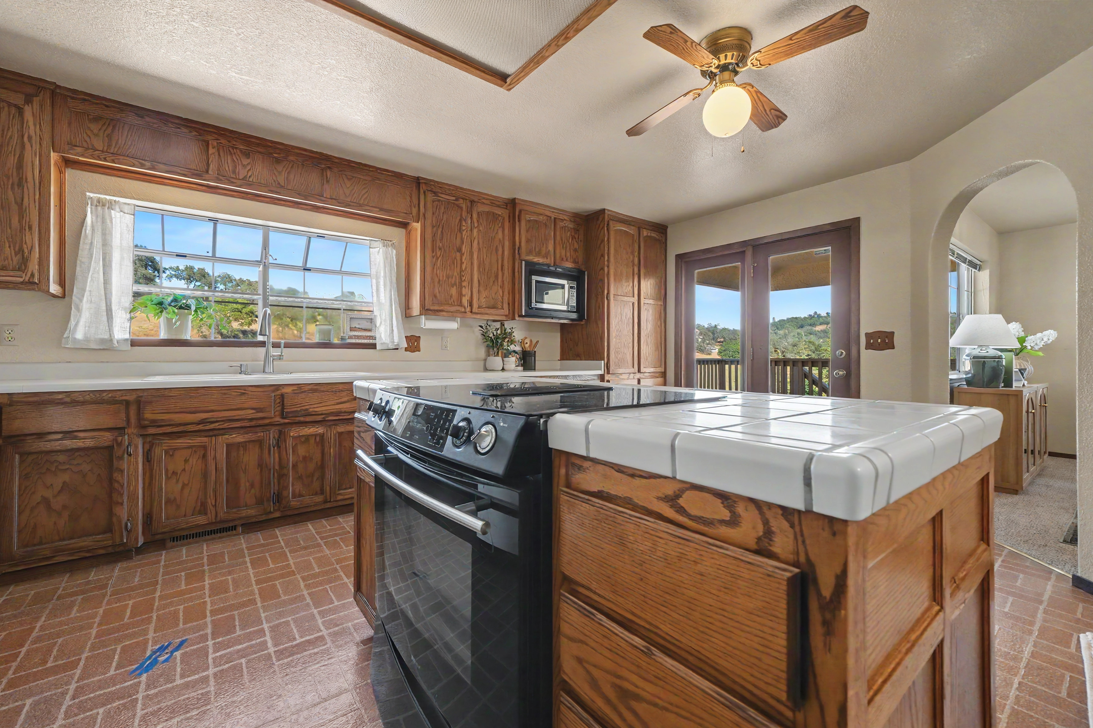  Spacious Sutter Creek Home with Hillside Views and Endless Potential - 物件實景