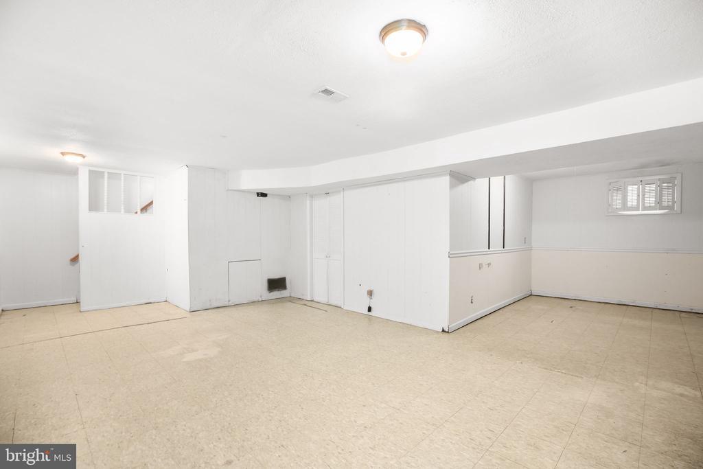 Springfield, Virginia, 22153, United States, 4 Bedrooms Bedrooms, ,4 BathroomsBathrooms,Residential,For Sale,1992836