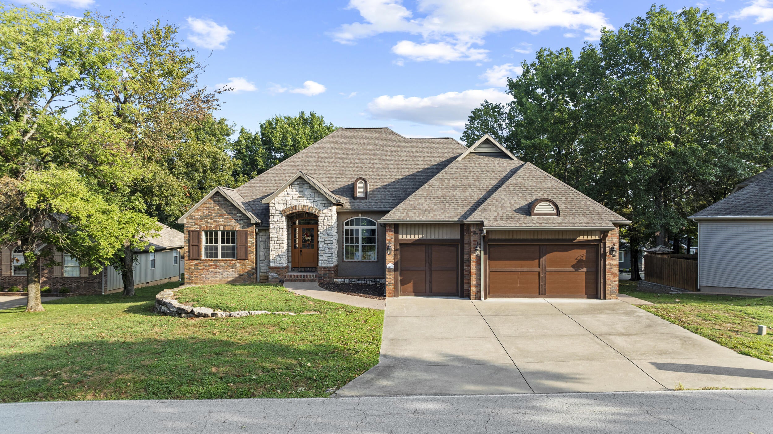 Kimberling City, Missouri, 65686, United States, 5 Bedrooms Bedrooms, ,4 BathroomsBathrooms,Residential,For Sale,1883483
