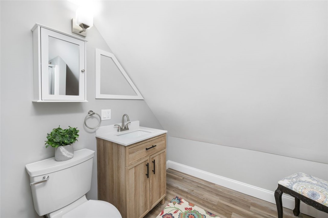 Tiverton, Rhode Island, 02878, United States, 4 Bedrooms Bedrooms, ,2 BathroomsBathrooms,Residential,For Sale,1992829