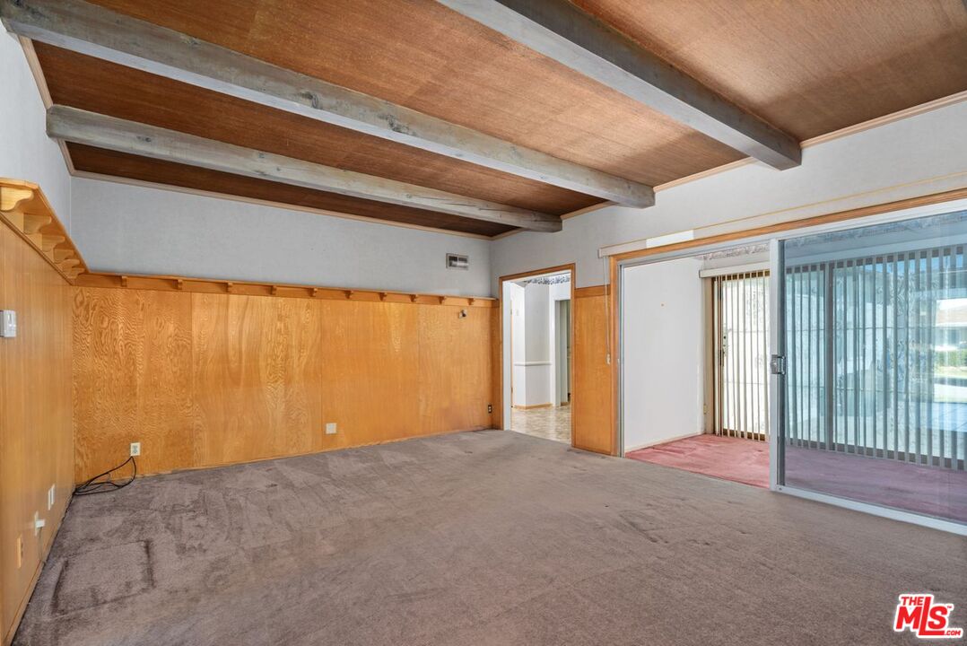 Los Angeles, California, 90056, United States, 2 Bedrooms Bedrooms, ,3 BathroomsBathrooms,Residential,For Sale,2001652