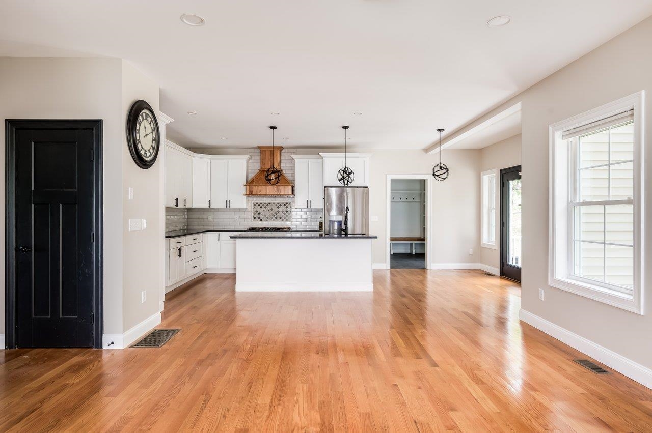 Weare, New Hampshire, 03281, United States, 4 Bedrooms Bedrooms, ,4 BathroomsBathrooms,Residential,For Sale,1908360