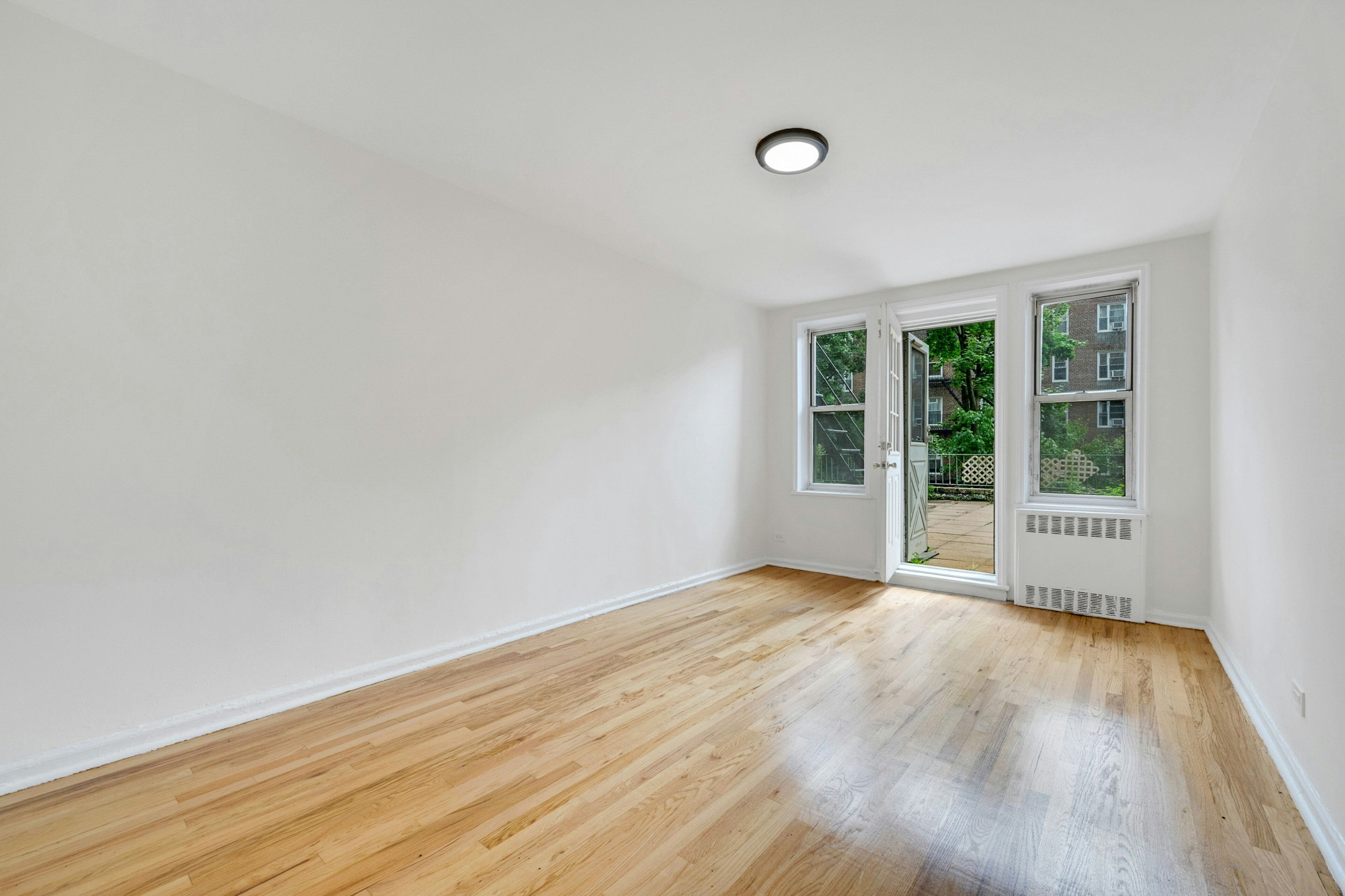  5610 Netherland Avenue - 物件實景