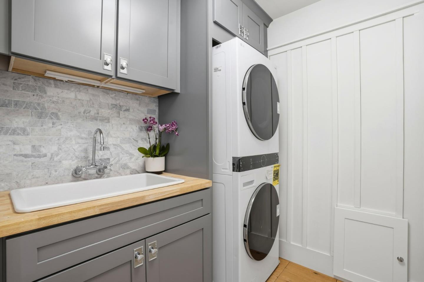 Walnut Creek, California, 94596, United States, 3 Bedrooms Bedrooms, ,4 BathroomsBathrooms,Residential,For Sale,1987935