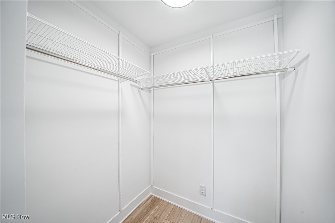 Aurora, Ohio, 44202, United States, 4 Bedrooms Bedrooms, ,4 BathroomsBathrooms,Residential,For Sale,1988117