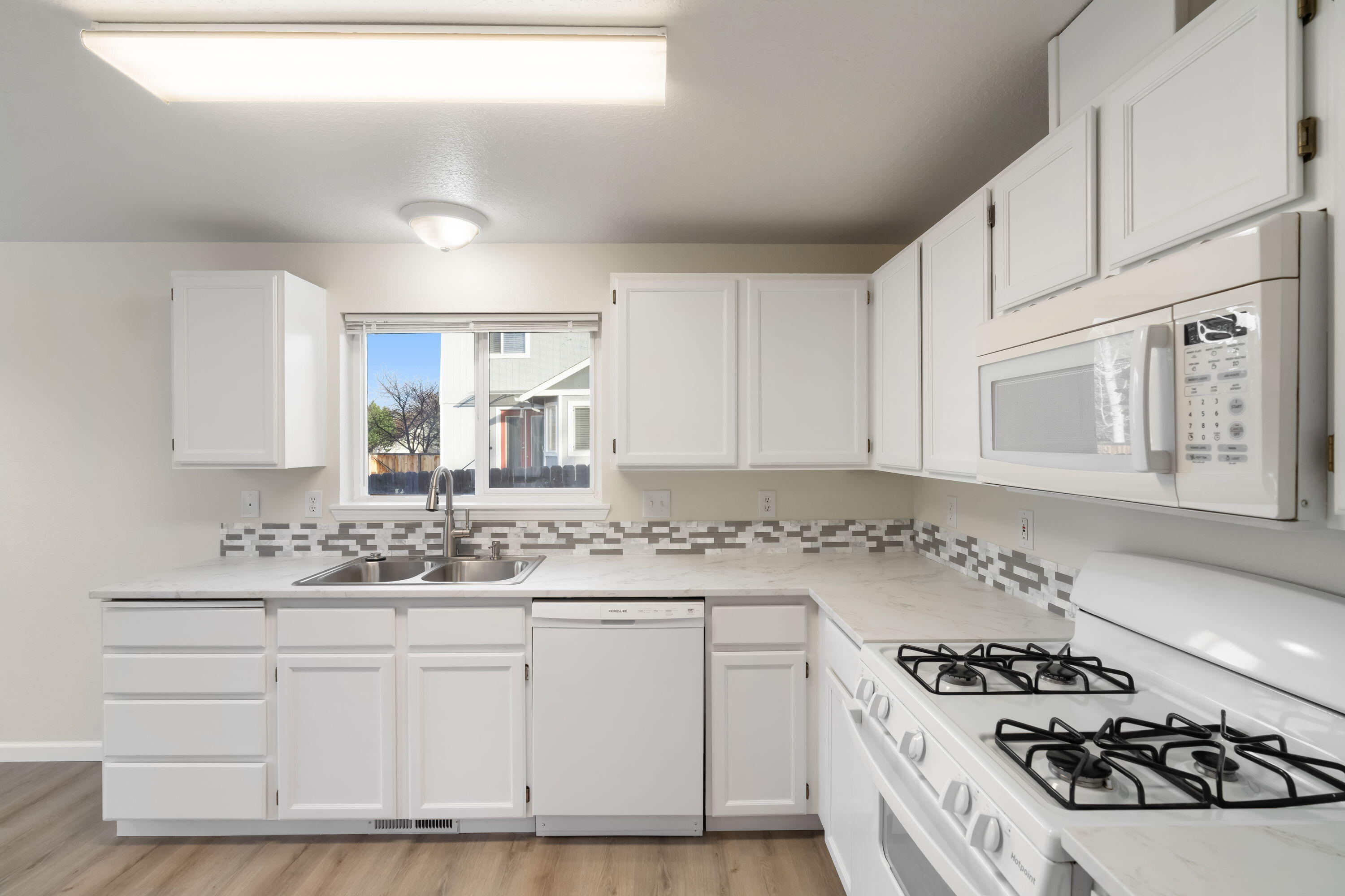 Bend, Oregon, 97701, United States, 3 Bedrooms Bedrooms, ,2 BathroomsBathrooms,Residential,For Sale,1697036