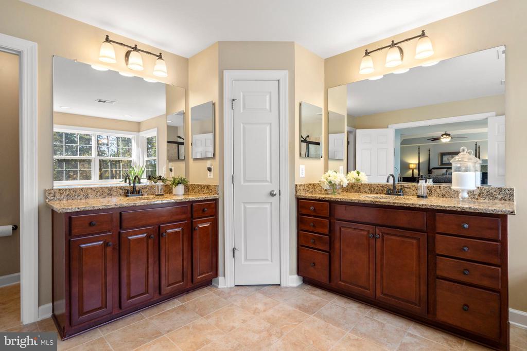 Broadlands, Virginia, 20148, United States, 5 Bedrooms Bedrooms, ,5 BathroomsBathrooms,Residential,For Sale,1977540