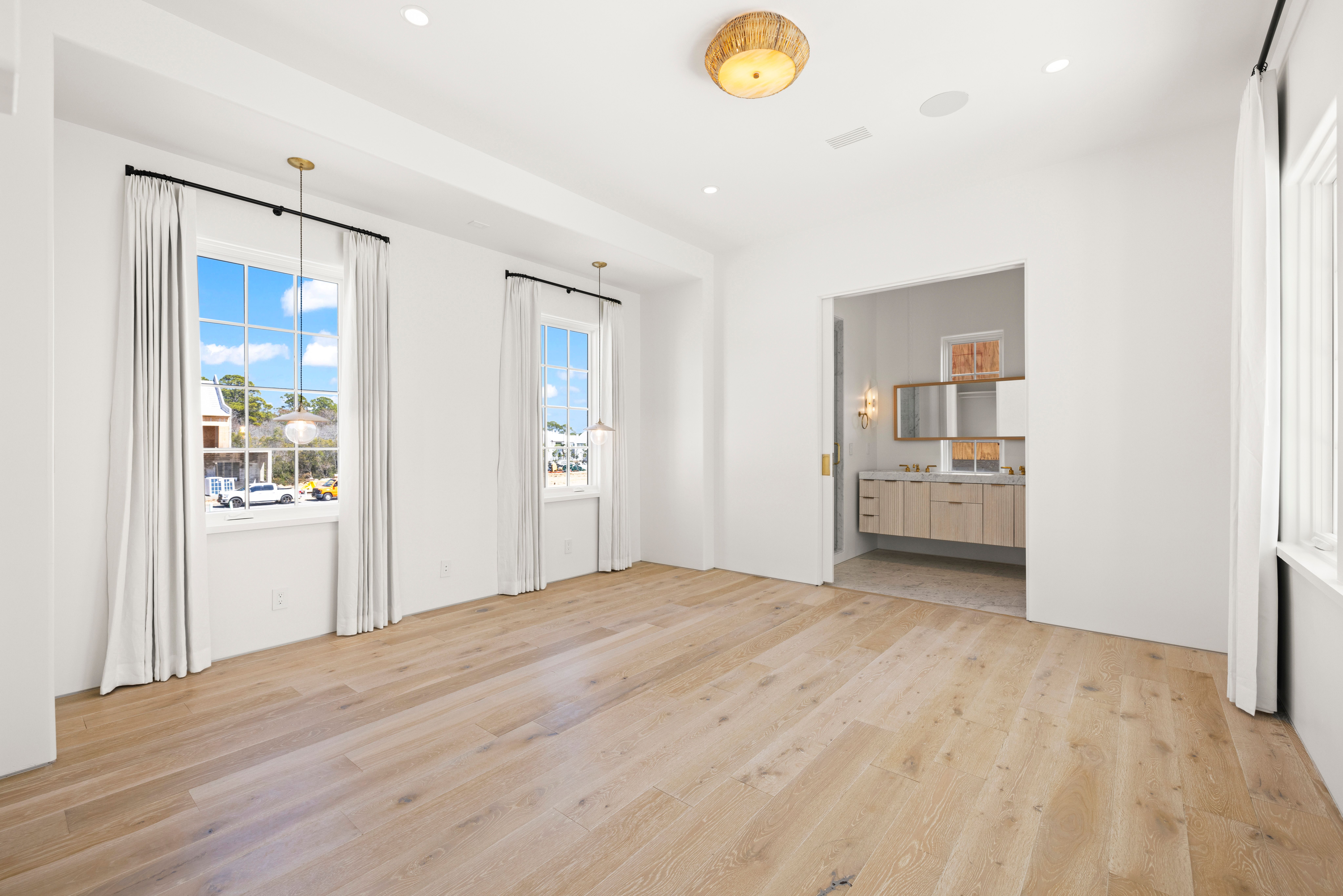  Architectural Gem With Pool And Carriage House - 物件實景