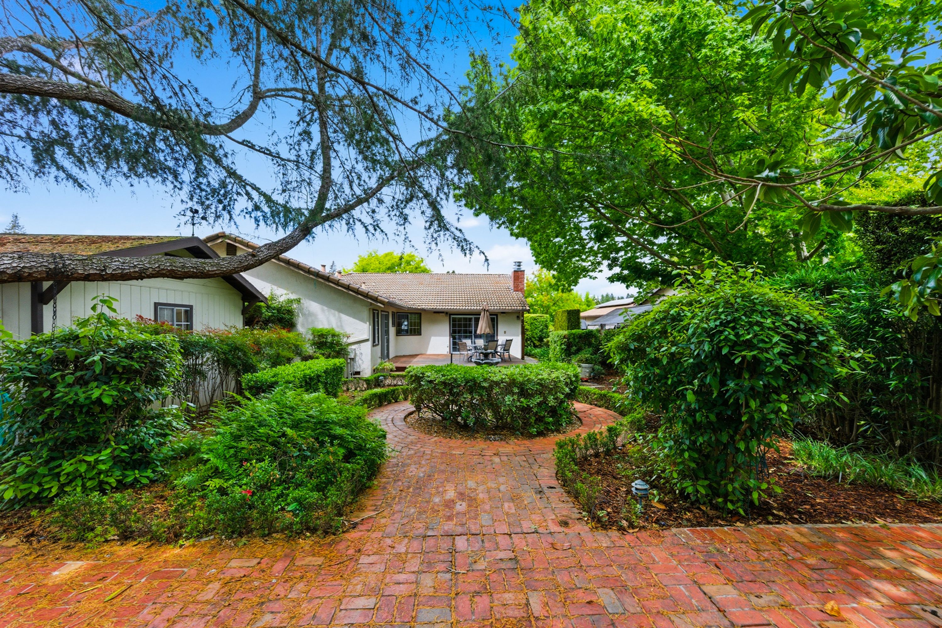  Charm and Opportunity in Browns Valley - 物件實景