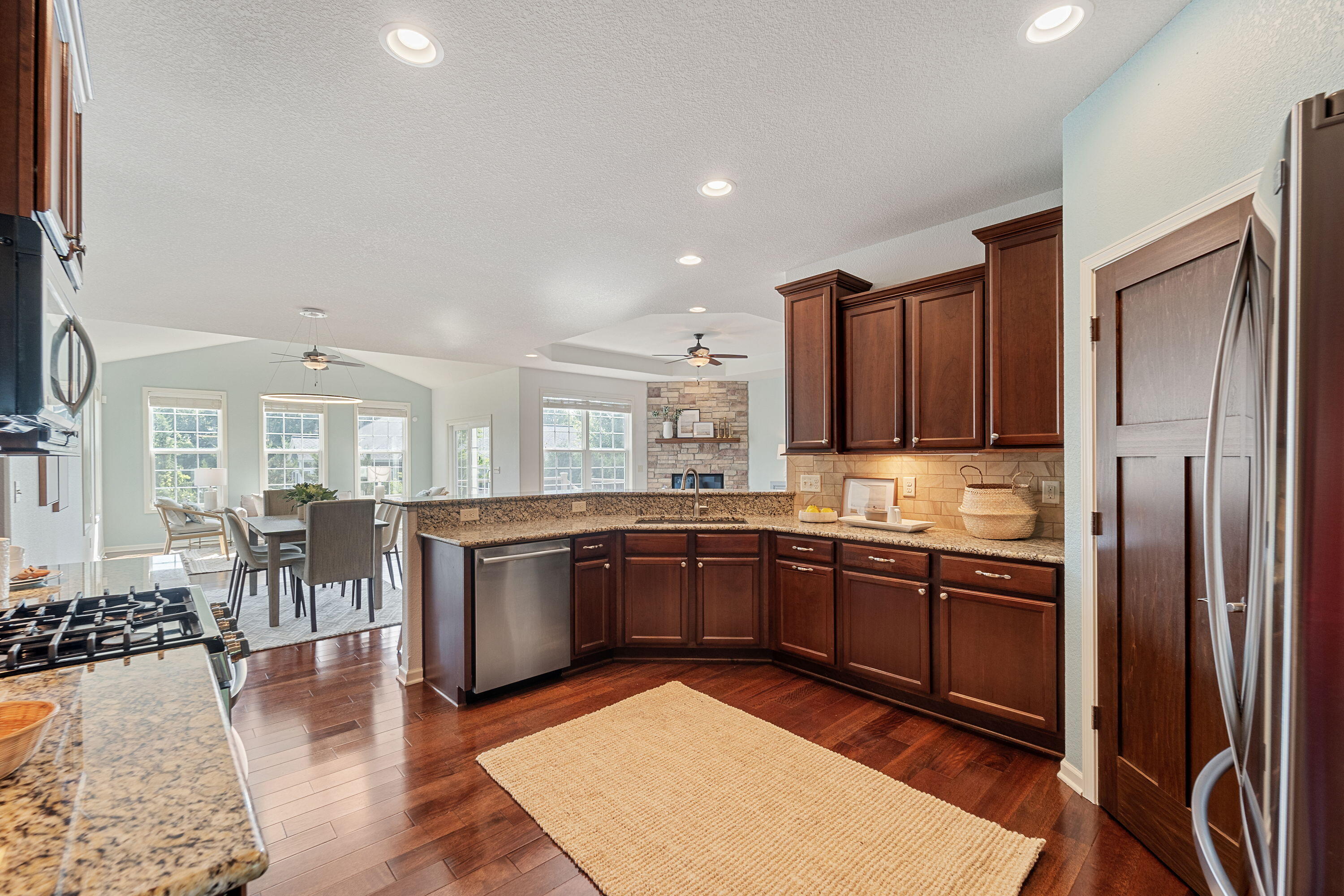 Mequon, Wisconsin, 53092, United States, 4 Bedrooms Bedrooms, ,4 BathroomsBathrooms,Residential,For Sale,1920034