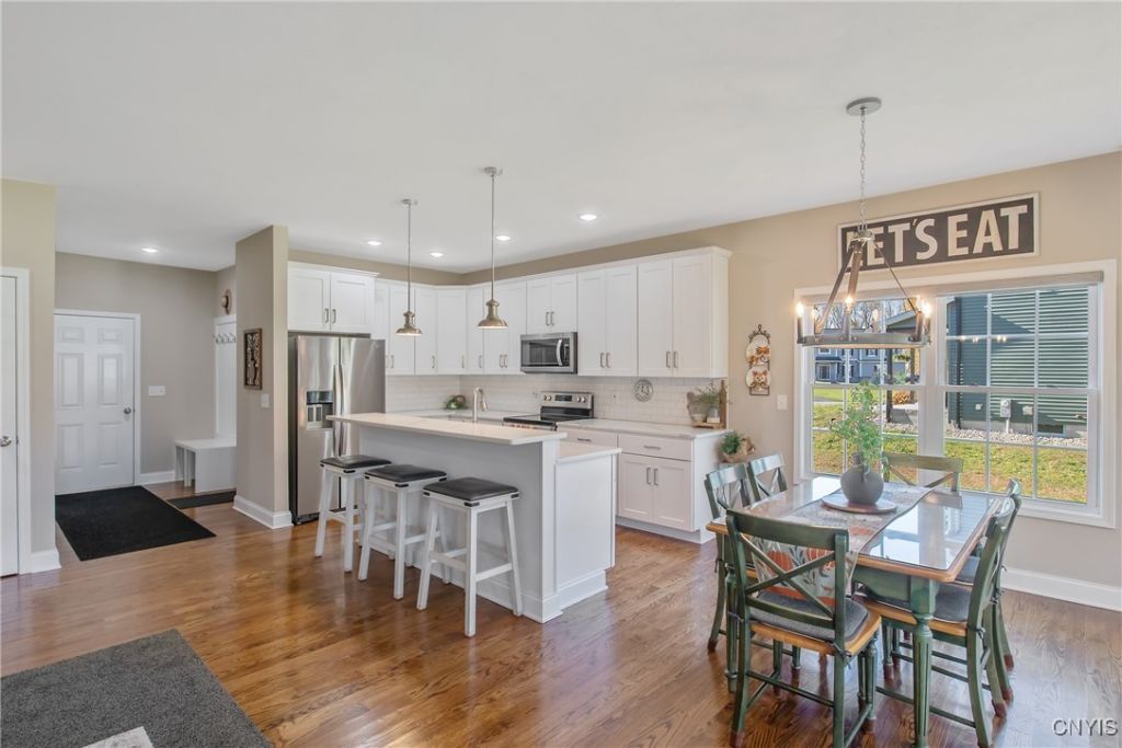 Liverpool, New York, 13090, United States, 3 Bedrooms Bedrooms, ,2 BathroomsBathrooms,Residential,For Sale,1972941