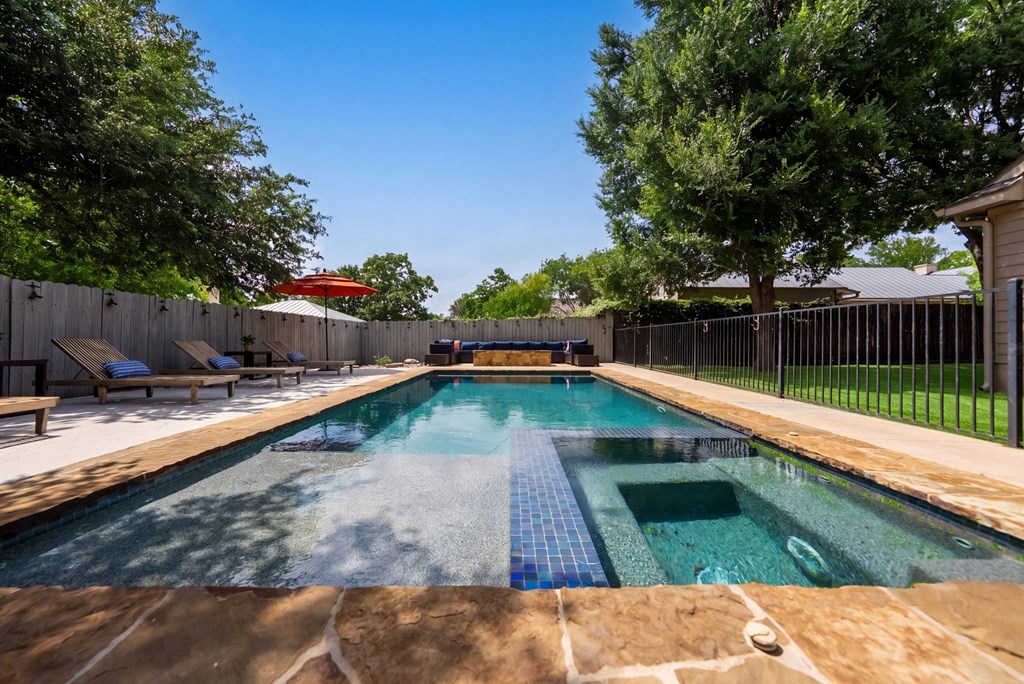 Fredericksburg, Texas, 78624, United States, 6 Bedrooms Bedrooms, ,6 BathroomsBathrooms,Residential,For Sale,2048440