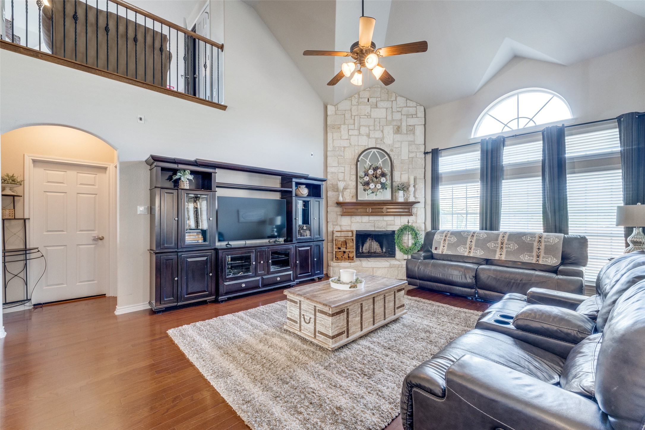 Kennedale, Texas, 76060, United States, 5 Bedrooms Bedrooms, ,4 BathroomsBathrooms,Residential,For Sale,1926987