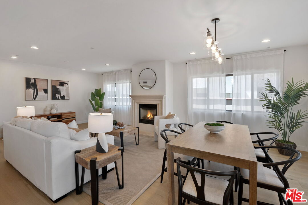 Los Angeles, California, 90025, United States, 3 Bedrooms Bedrooms, ,3 BathroomsBathrooms,Residential,For Sale,1939607