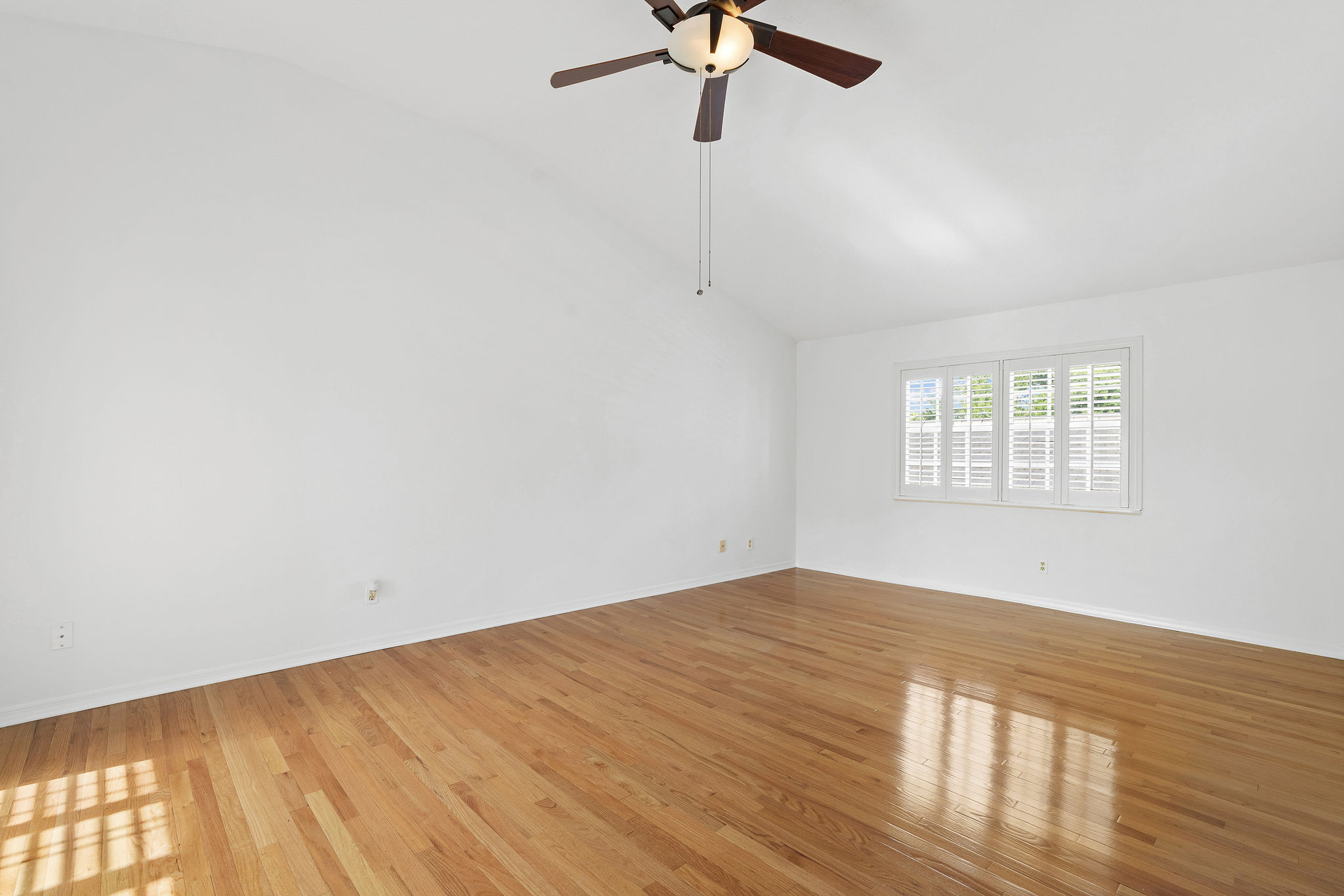 St. Peterburg, Florida, 33704, United States, 4 Bedrooms Bedrooms, ,3 BathroomsBathrooms,Residential,For Sale,2018608