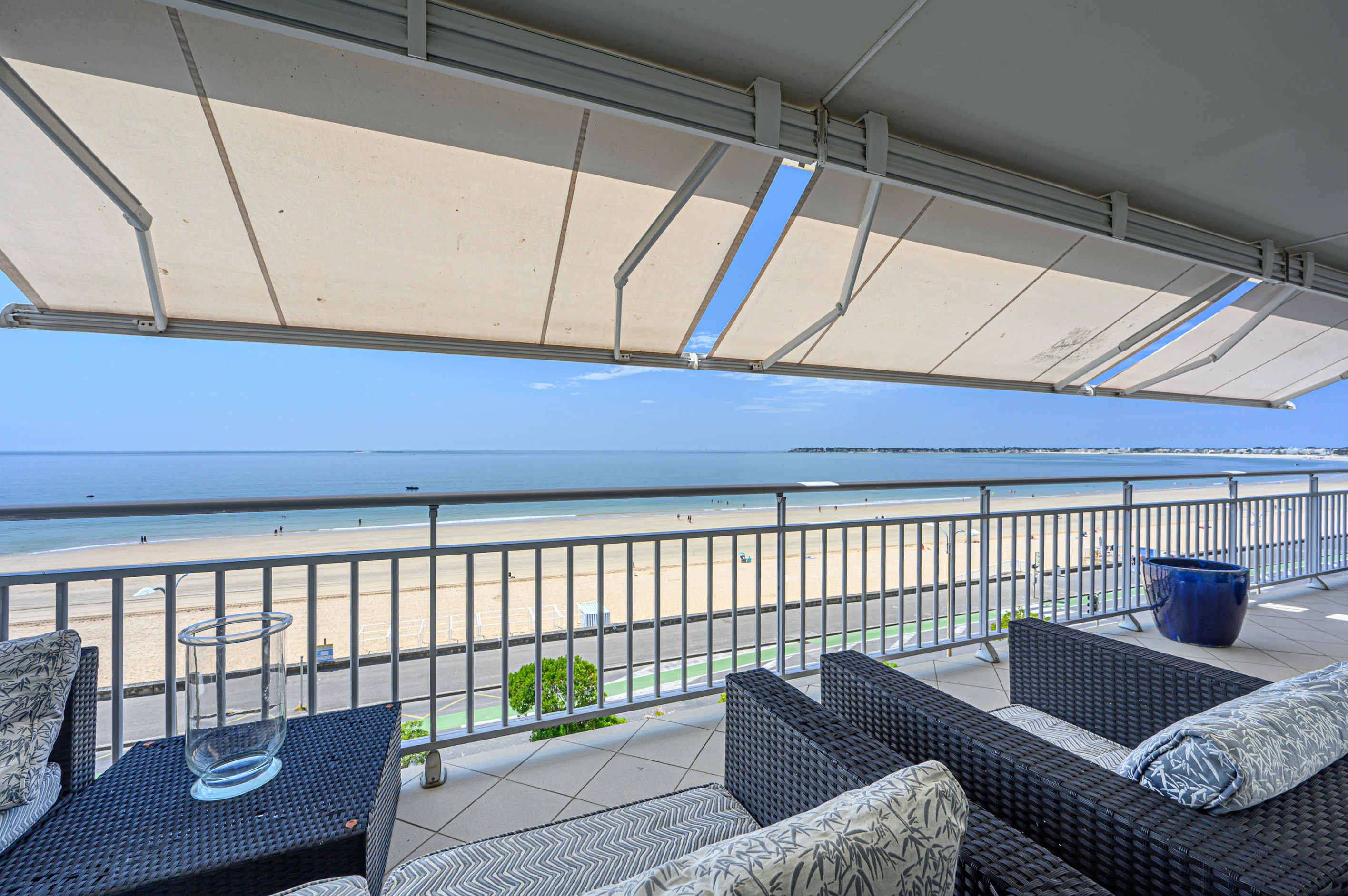  Exceptional Ocean-Facing Flat with Panoramic Terrace, Close to the Beaches and … - 物件實景