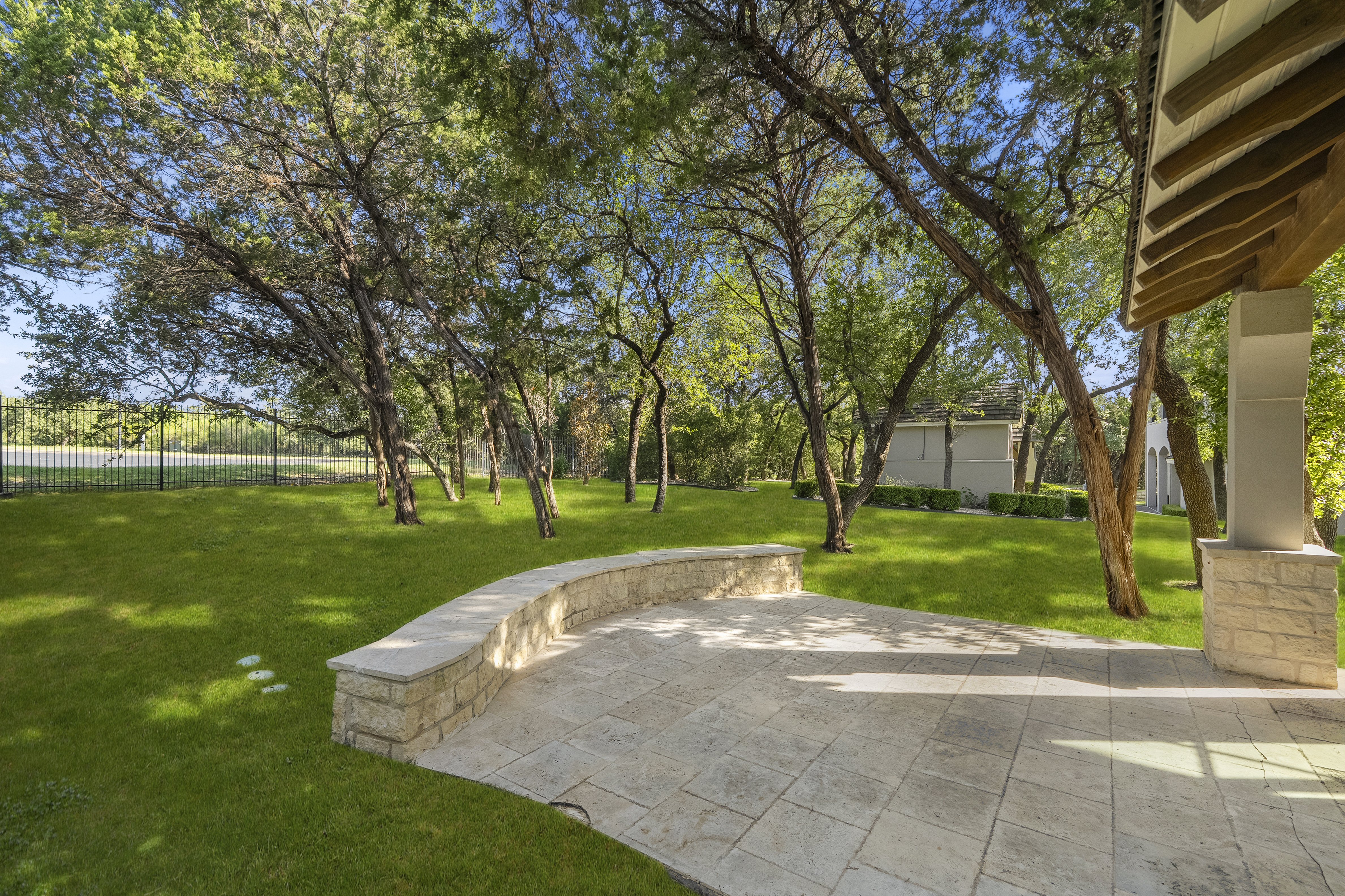  Extraordinary Estate in The Dominion with Dual Residences - 物件實景