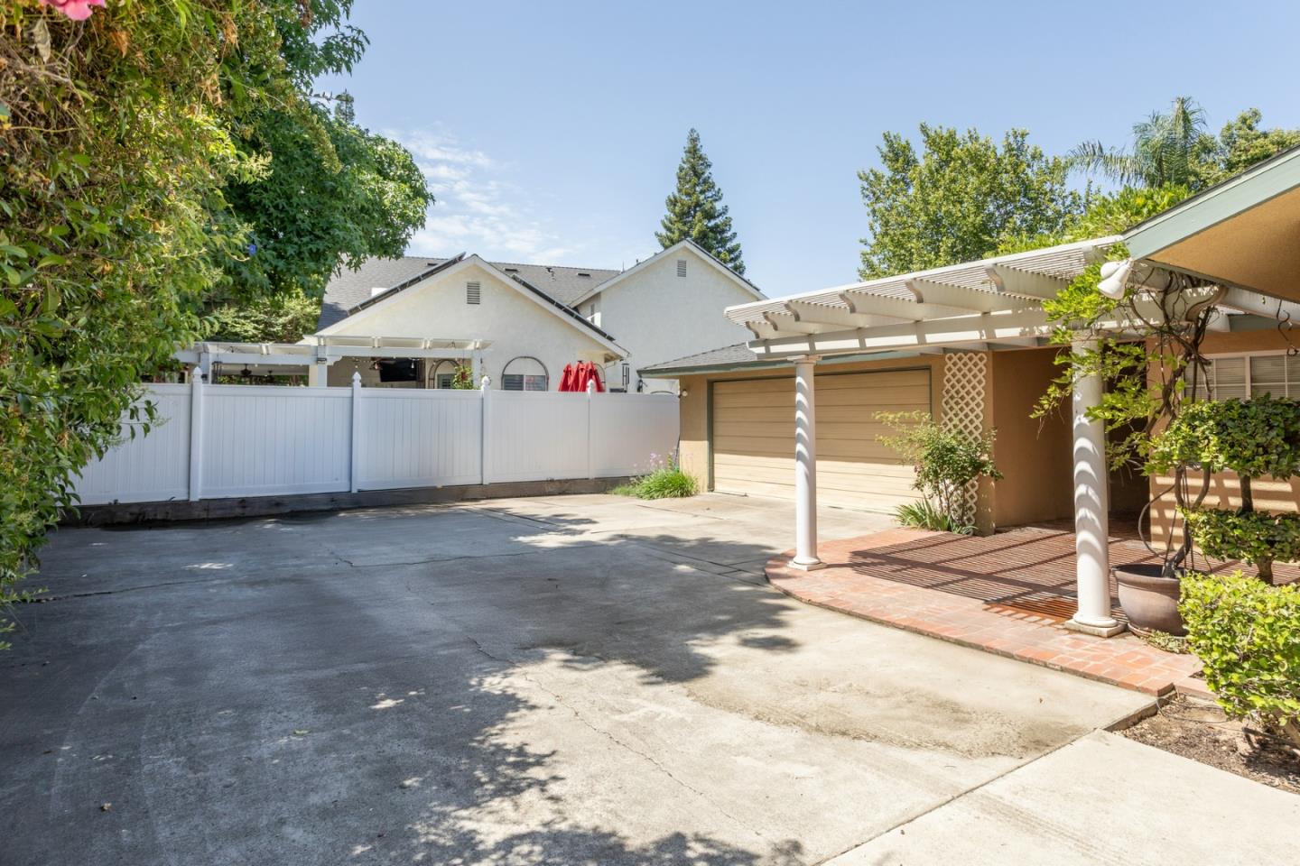 Clovis, California, 93611, United States, 4 Bedrooms Bedrooms, ,2 BathroomsBathrooms,Residential,For Sale,1907507