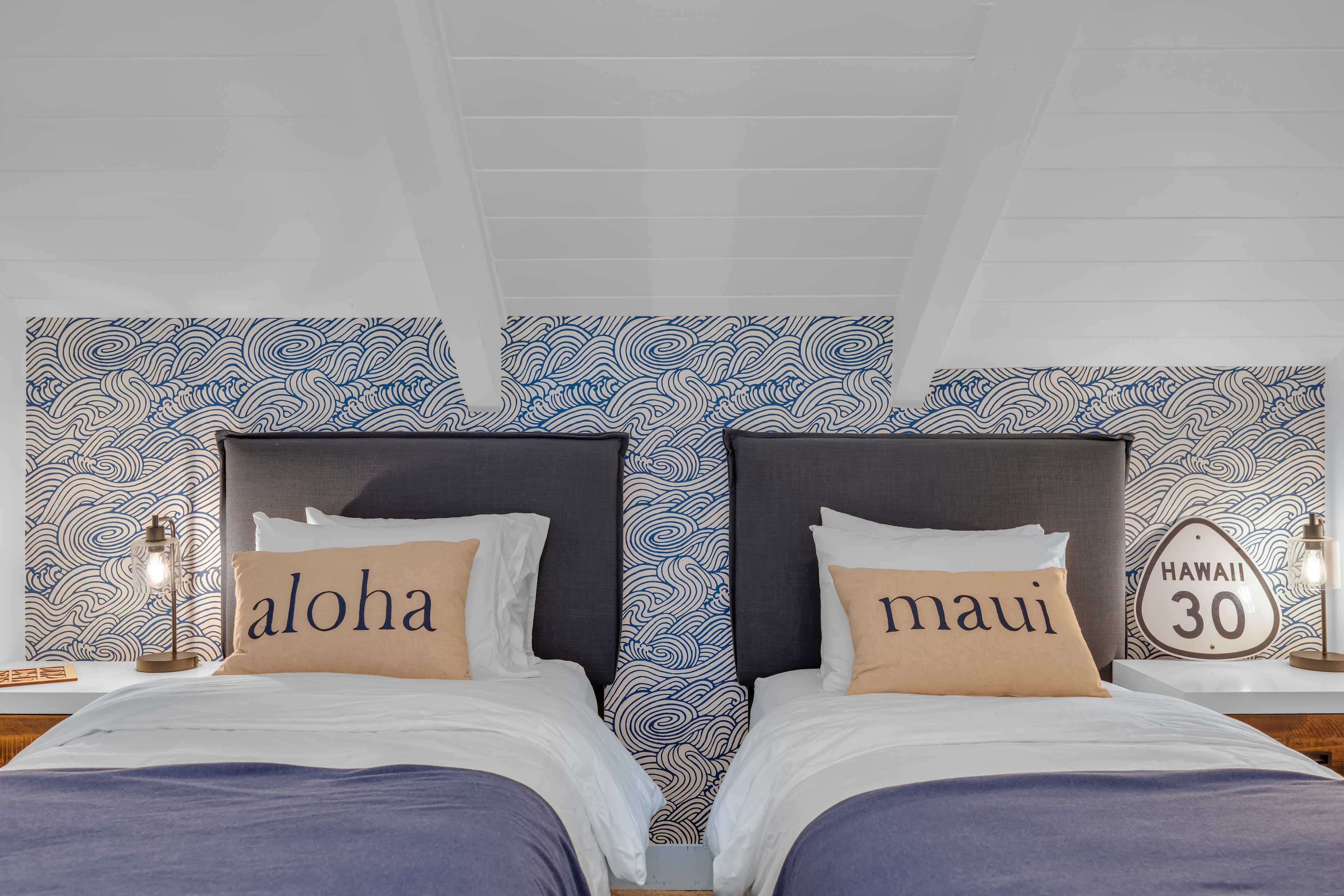  Direct oceanfront, beautiful remodeled 2 bedroom, lanai dining, furnished - 物件實景
