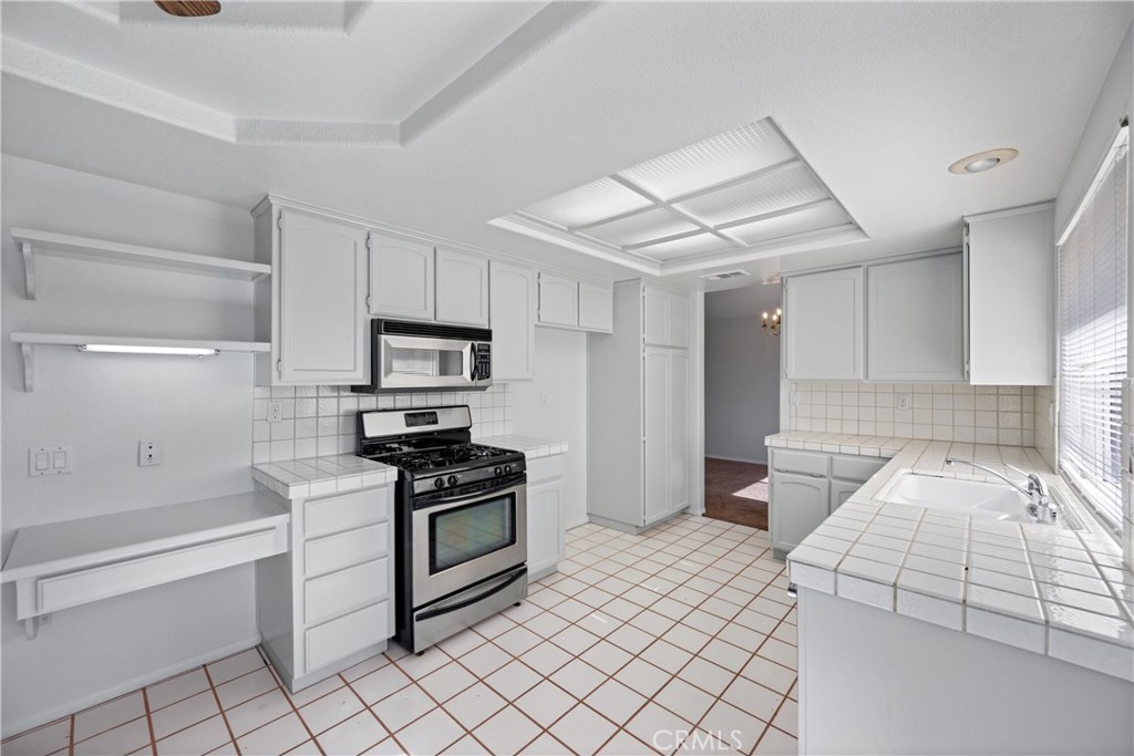 Yucaipa, California, 92399, United States, 4 Bedrooms Bedrooms, ,3 BathroomsBathrooms,Residential,For Sale,1882813