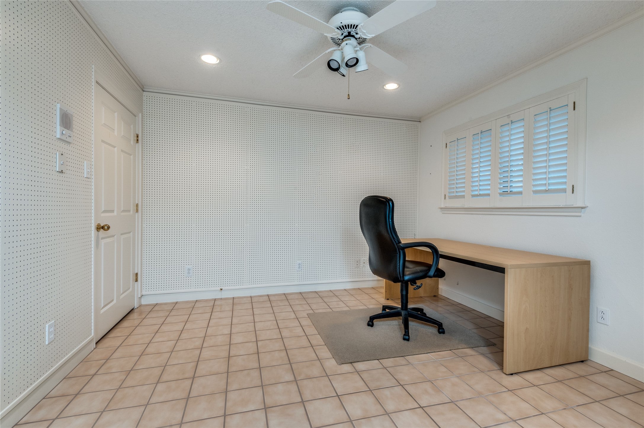 Bedford, Texas, 76021, United States, 5 Bedrooms Bedrooms, ,4 BathroomsBathrooms,Residential,For Sale,1976137