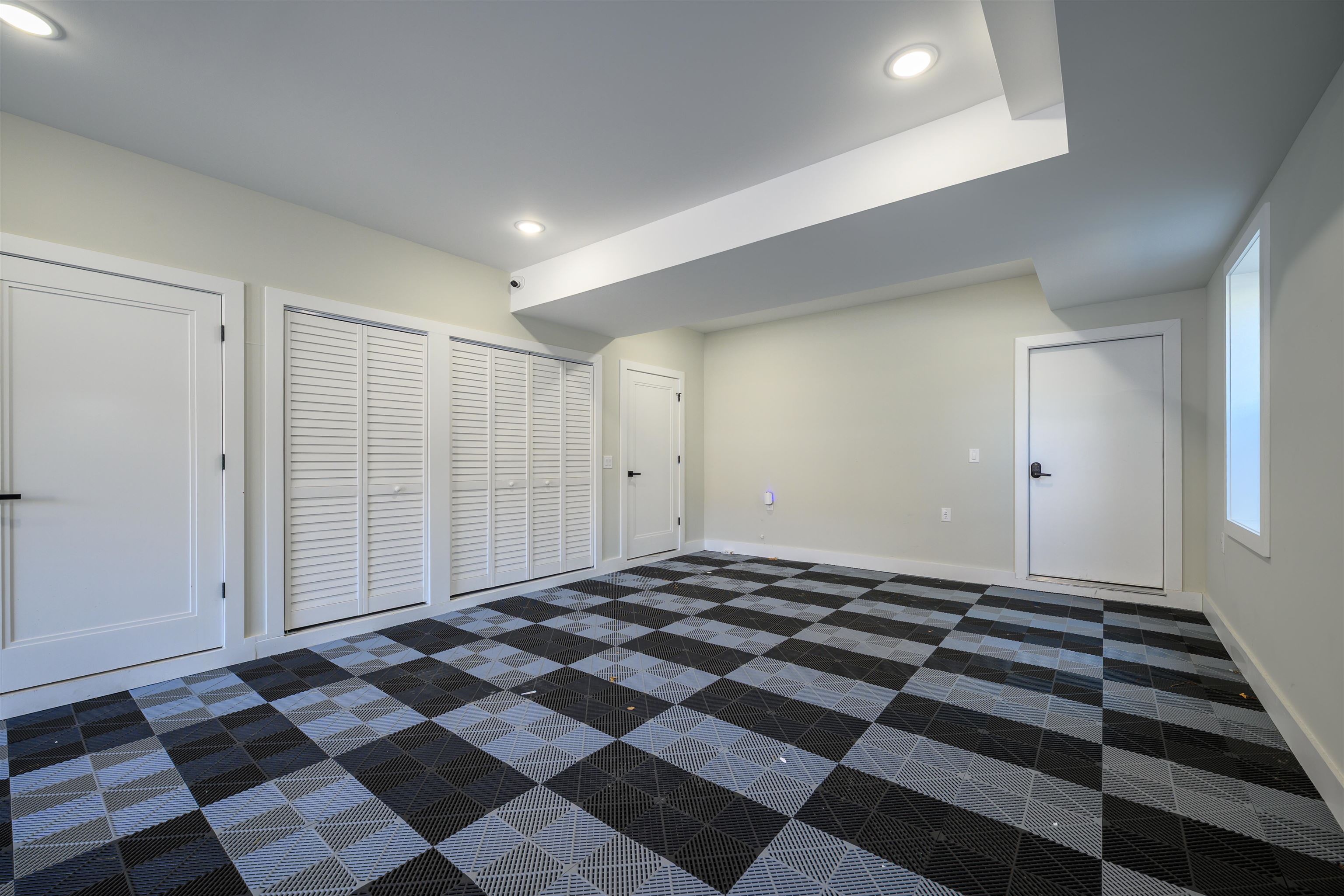 Jersey City, New Jersey, 07307, United States, 3 Bedrooms Bedrooms, ,3 BathroomsBathrooms,Residential,For Sale,1901105