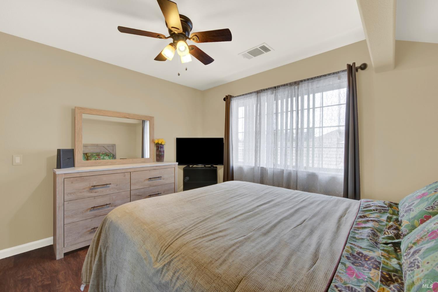 Dixon, California, 95620, United States, 5 Bedrooms Bedrooms, ,3 BathroomsBathrooms,Residential,For Sale,1992877