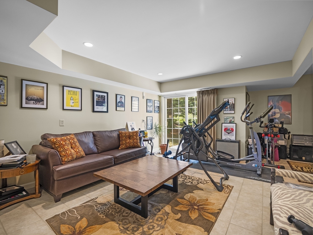 Worcester, Massachusetts, 01609, United States, 3 Bedrooms Bedrooms, ,4 BathroomsBathrooms,Residential,For Sale,1970257