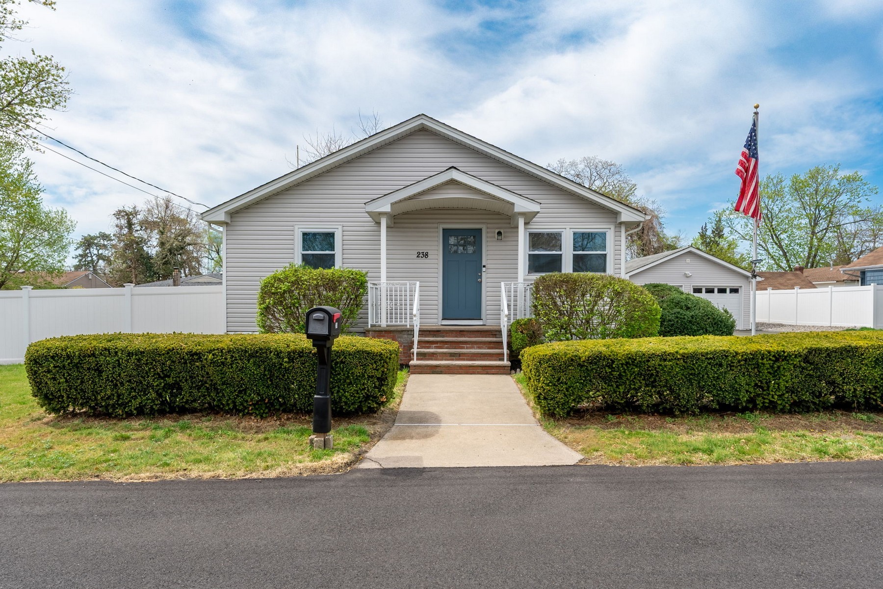  Renovated ranch on an oversized lot - 物件實景