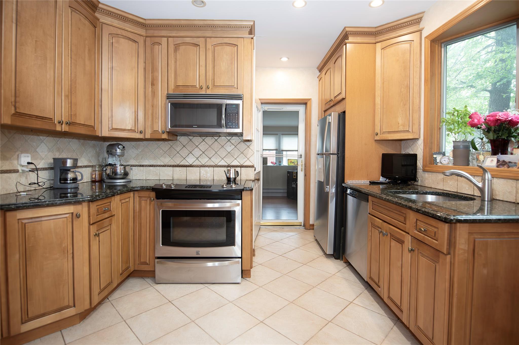Woodmere, New York, 11598, United States, 3 Bedrooms Bedrooms, ,2 BathroomsBathrooms,Residential,For Sale,1839010