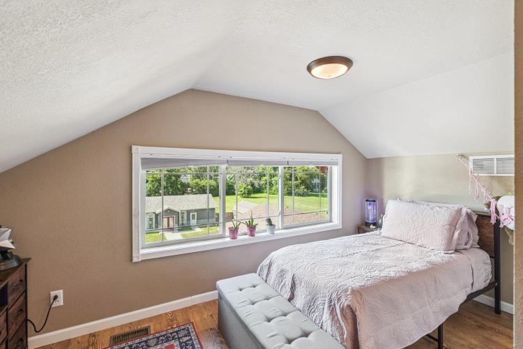 Newton, Iowa, 50208, United States, 4 Bedrooms Bedrooms, ,4 BathroomsBathrooms,Residential,For Sale,1927936